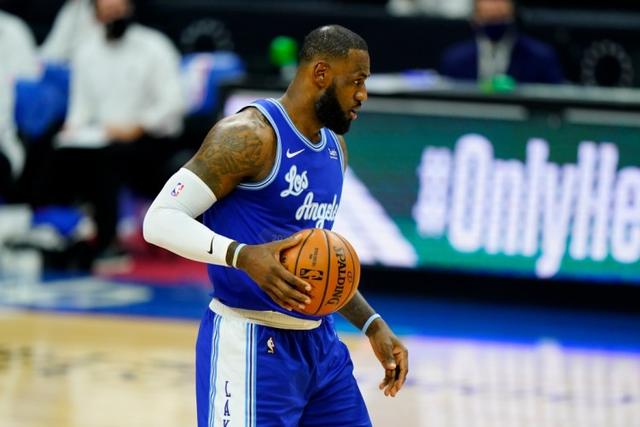 字母32+14+9特雷杨35+10 雄鹿险胜老鹰进决赛